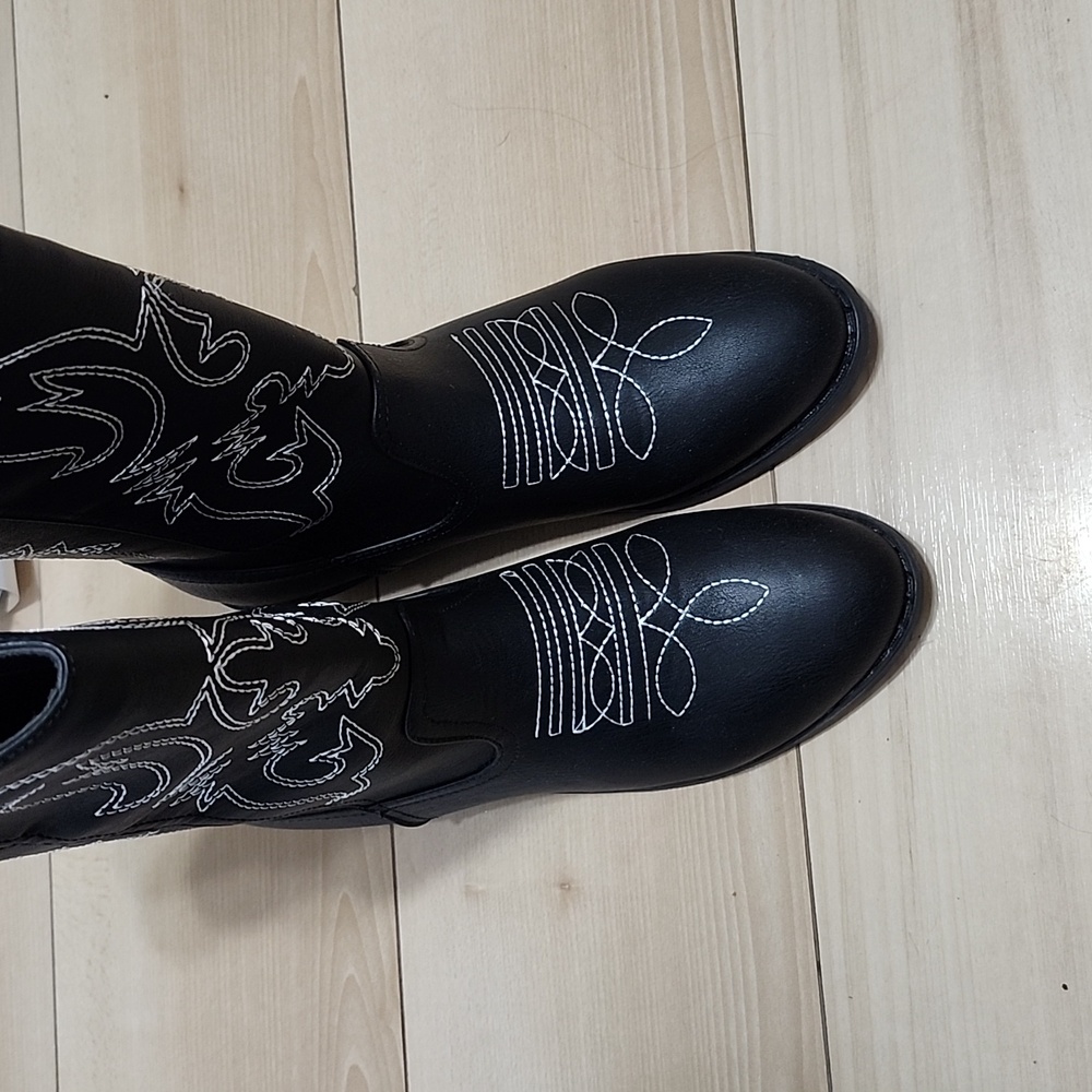 Boots - Picture 5 of 5